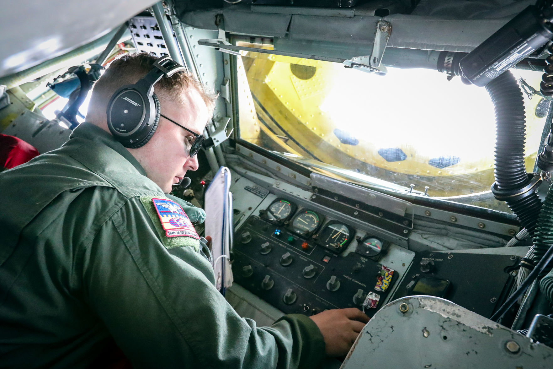 KC-135 refueling a B-1